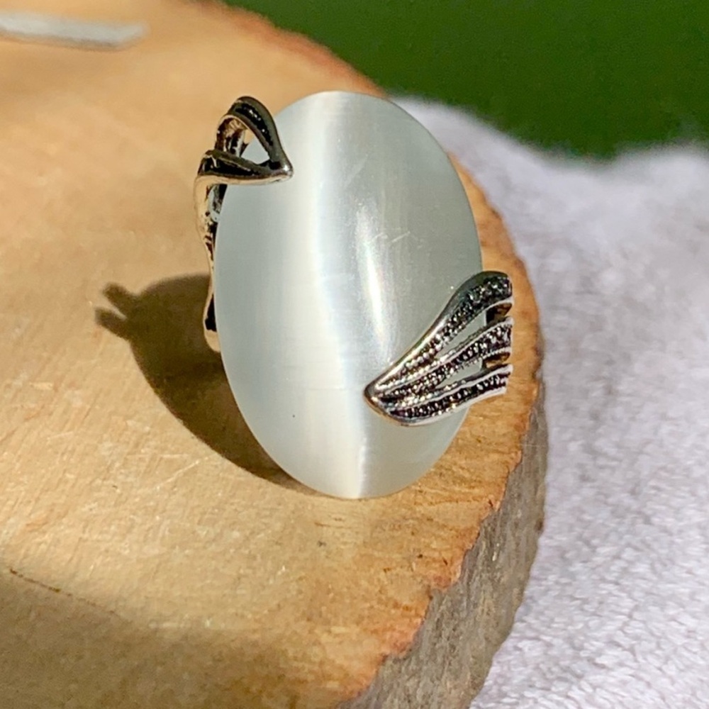 Bright Large Unique Shiny Statement Faux Opal Ring Size 7 - Picture 3 of 6